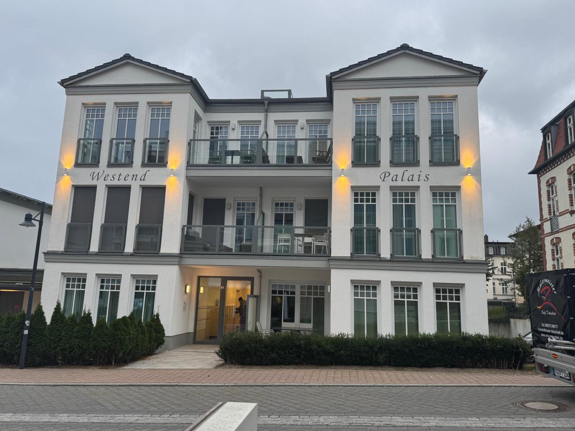 Westend-Palais 塞巴特黑灵斯多夫 外观 照片
